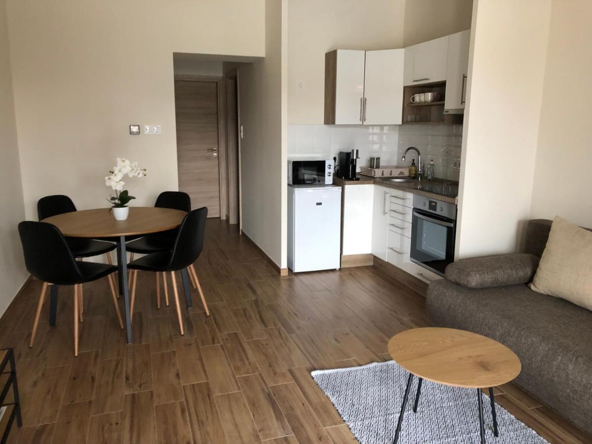 Voeroesmarty Apartmanhaz Apartment Mako