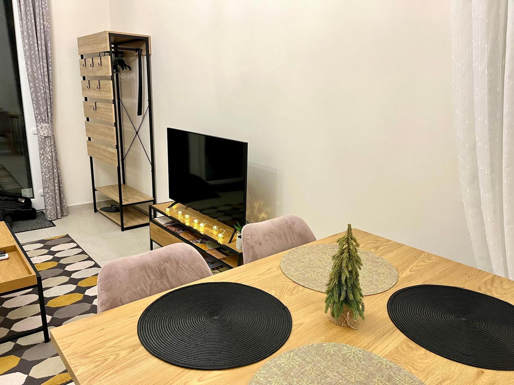 Voeroesmarty Apartmanhaz * Mako