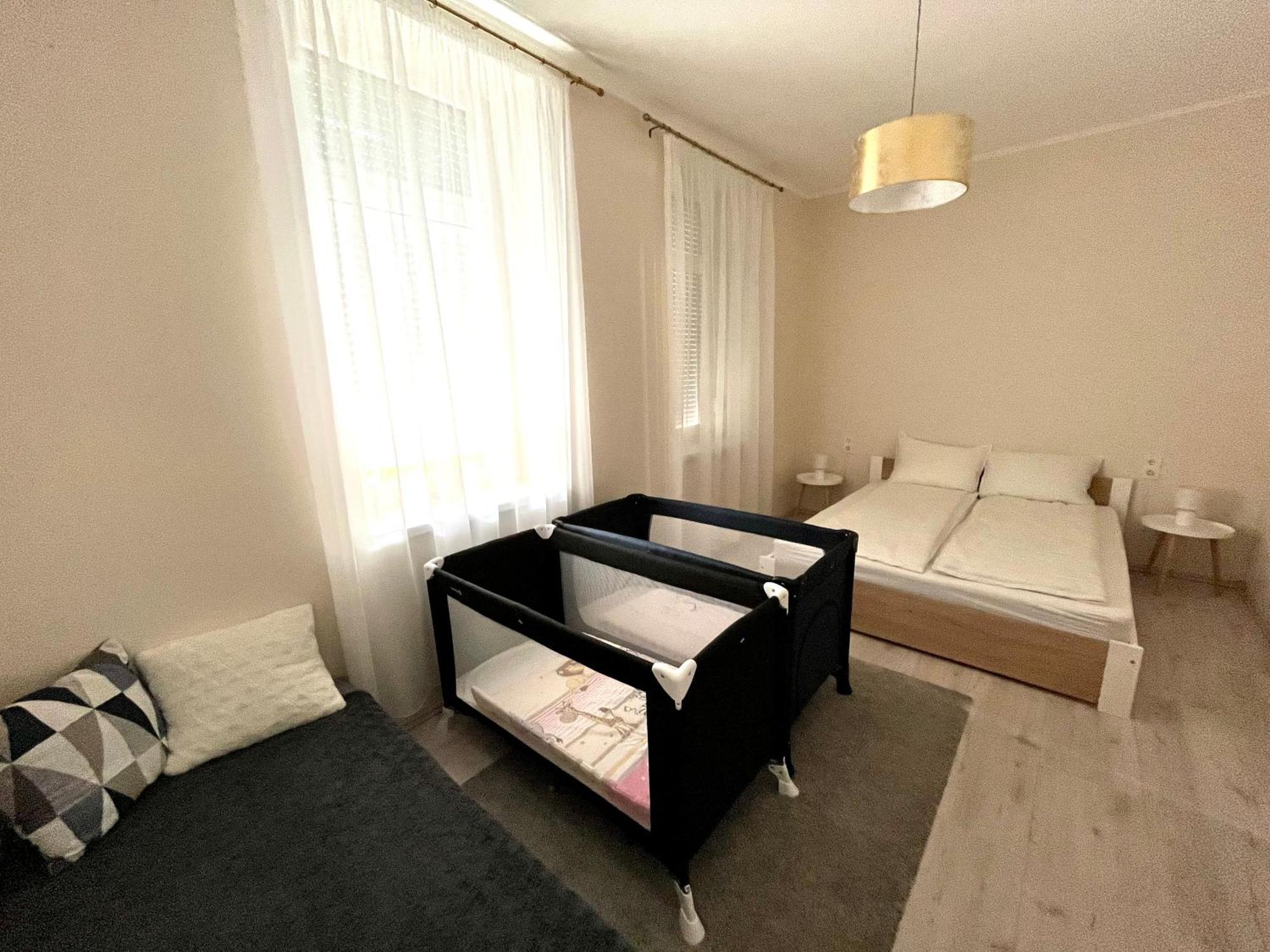 Voeroesmarty Apartmanhaz Apartment *